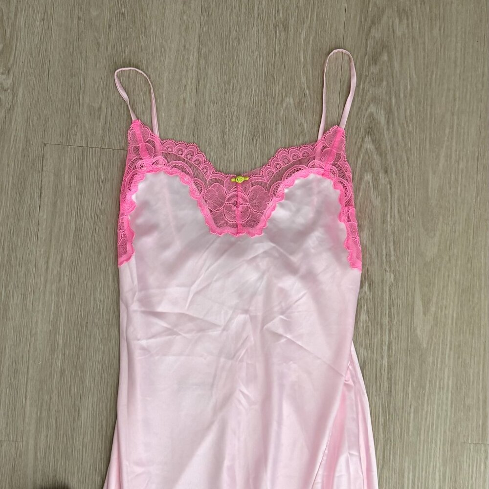 SKIMS Woven Lace Shine Dress - Picture 2 of 5